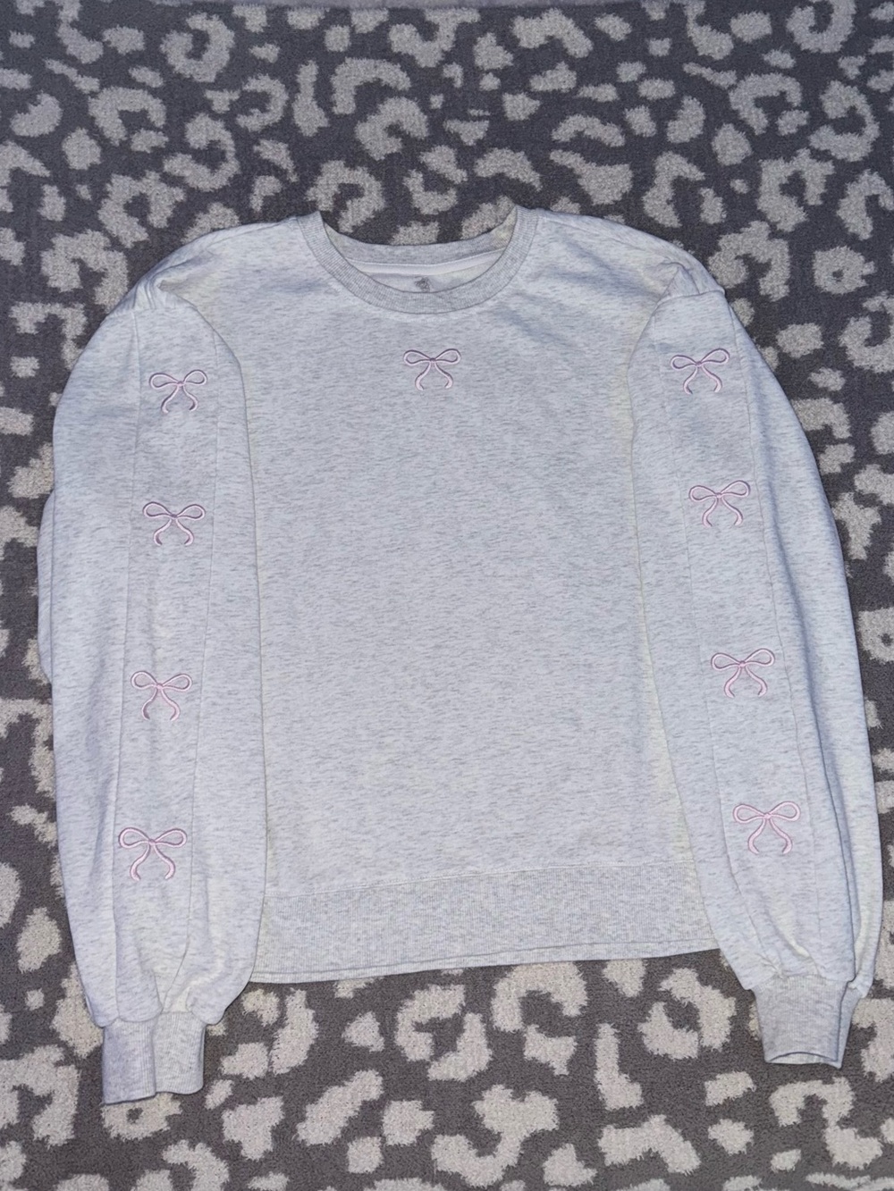 Altar’d State Heather Grey Bow Embroidered Crewneck Size L